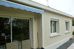 Enduit avec bandeaux décoratifs
